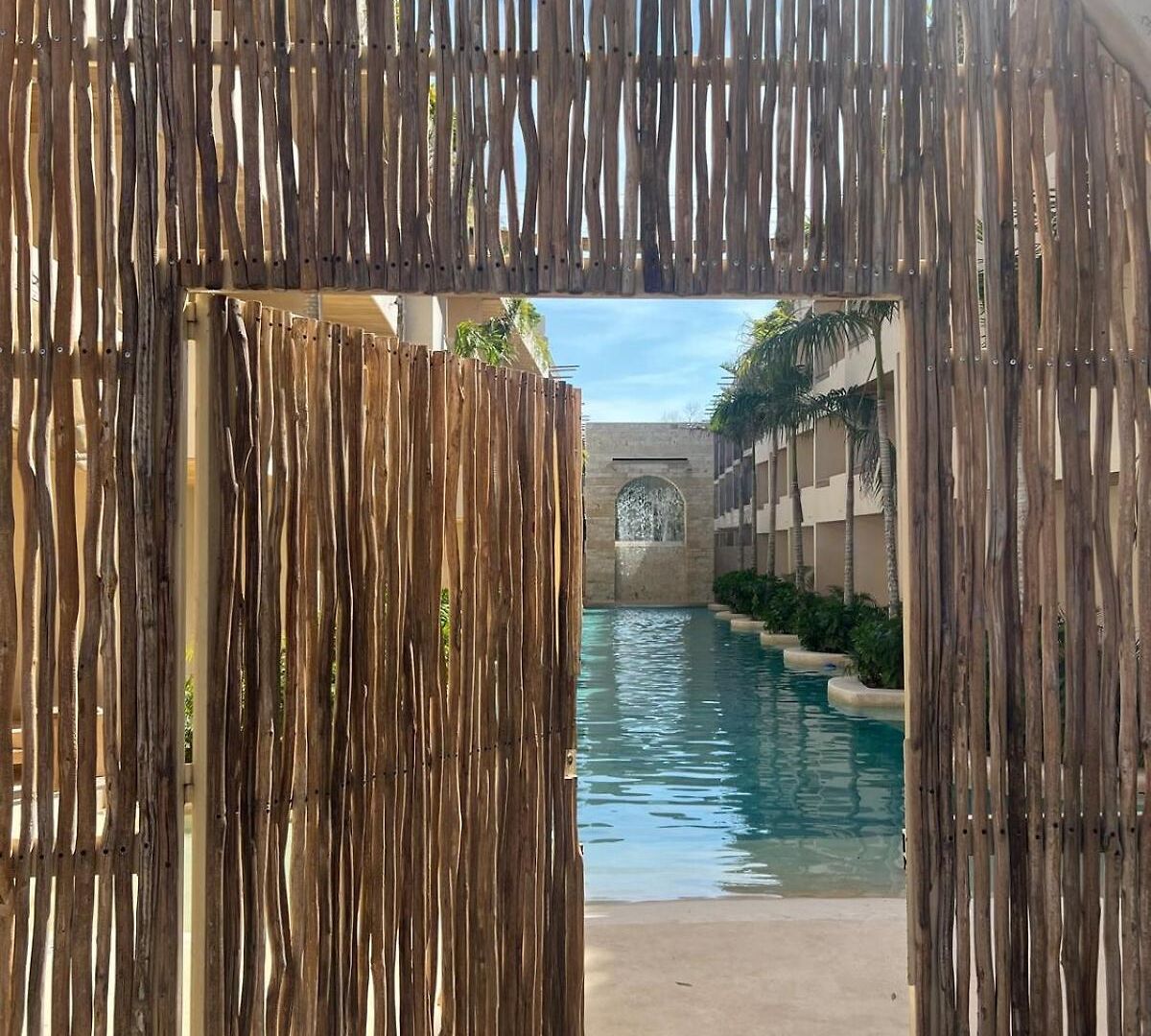 Cocay Lofts 108 Swim Up Apartment *