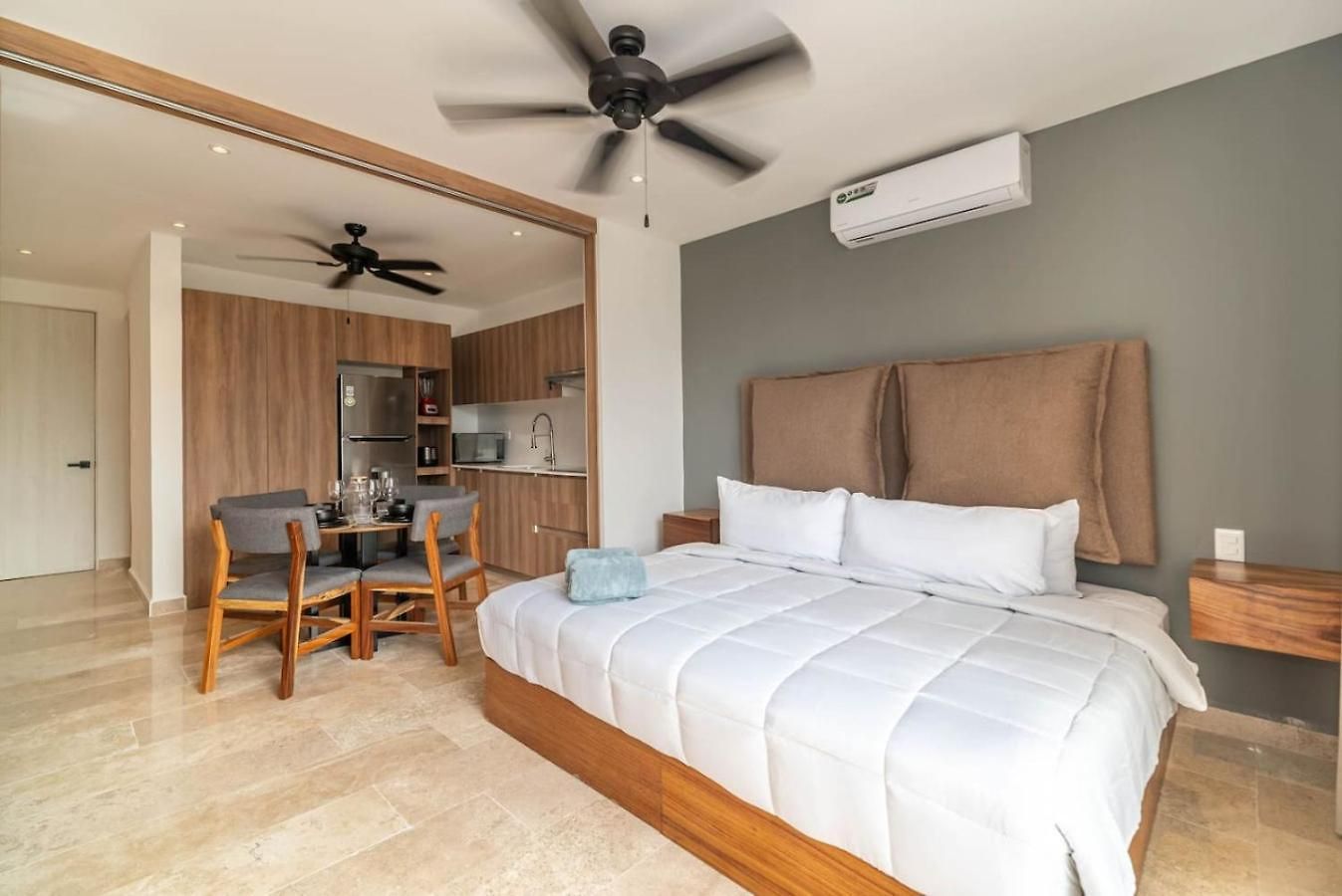 King With Balcony, Rooftop Pool In Trendy Aldea Zama Holiday home Tulum