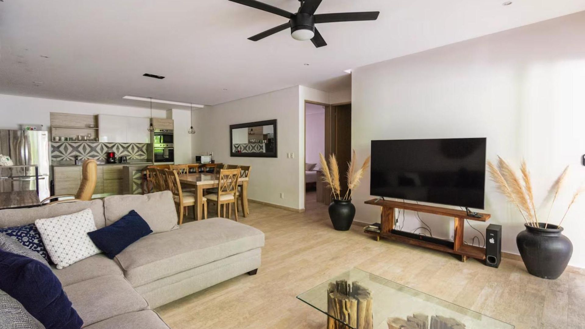 Spacious For 10 Great Amenities Apartment