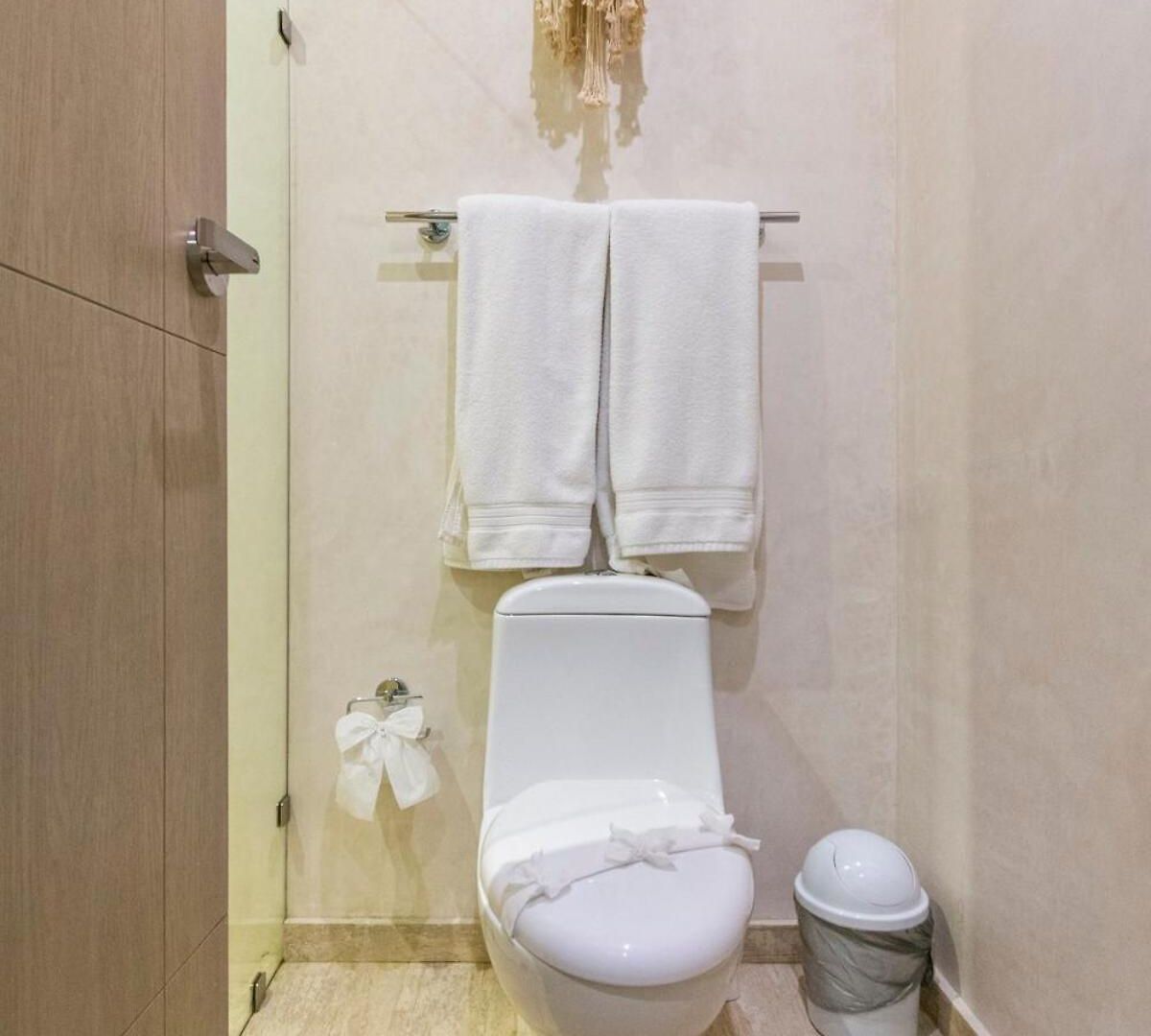 Spacious For 10 Great Amenities