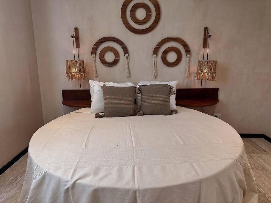 1 Bedroom Ophelia 220 *