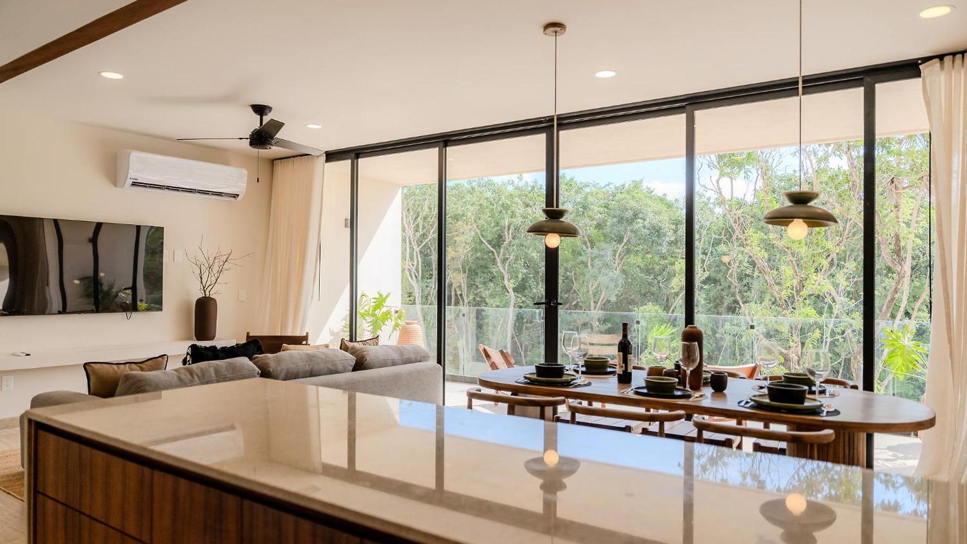 Tropical 2 Bedroom | Private Balcony & Rooftop | Casago Holiday home *