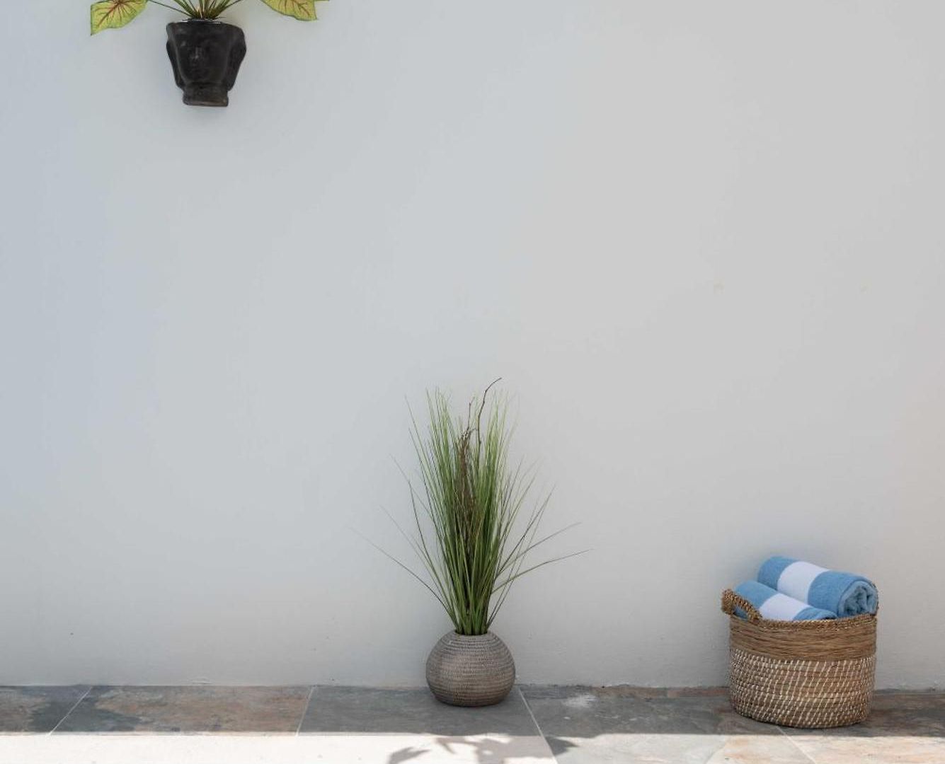 Casa Laura - - Private Townhome For 6 Guest - 3 Bedrooms - 5 Beds- Restaurant Walking Distance