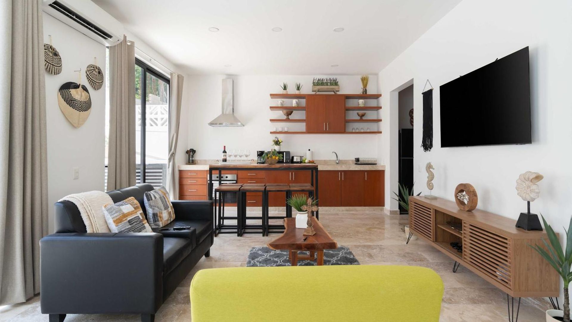 Casa Laura - - Private Townhome For 6 Guest - 3 Bedrooms - 5 Beds- Restaurant Walking Distance *