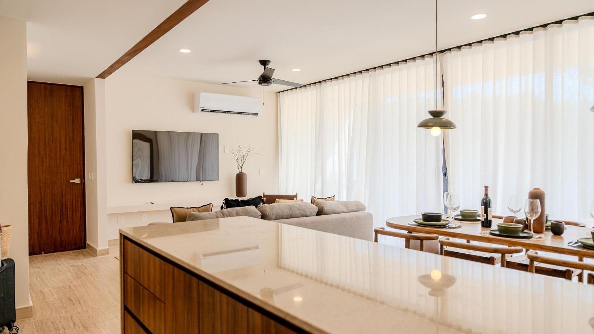 Holiday home Tropical 2 Bedroom | Private Balcony & Rooftop | Casago *