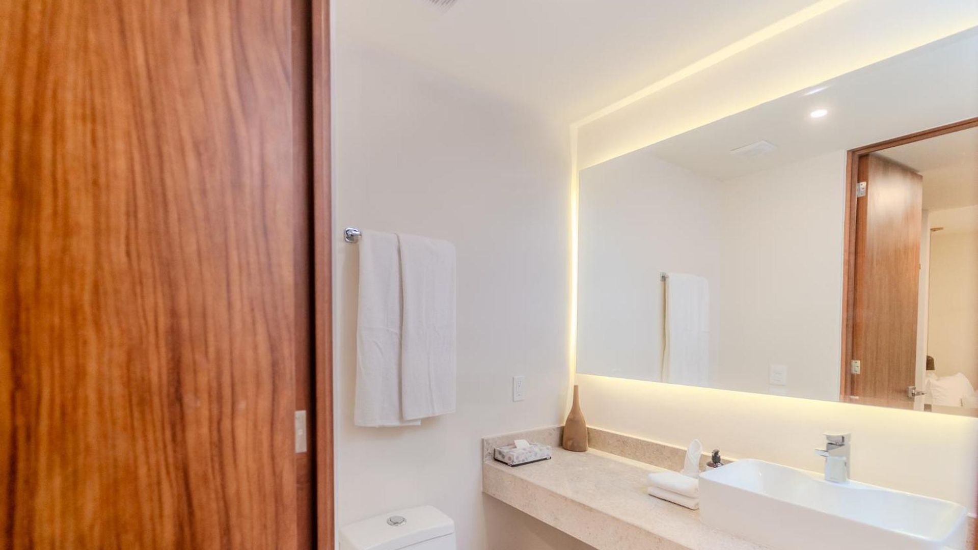 Tropical 2 Bedroom | Private Balcony & Rooftop | Casago *