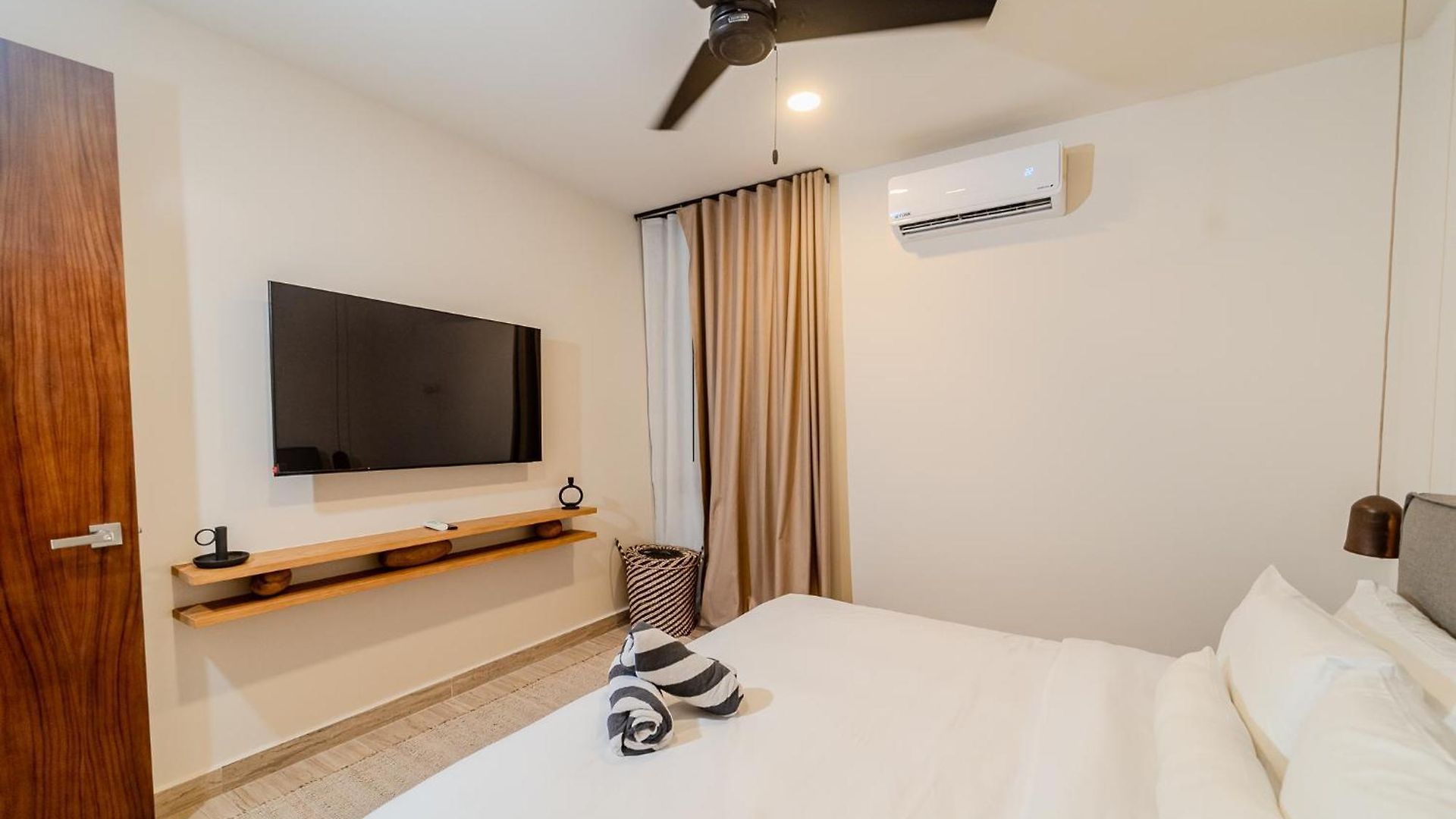 Tropical 2 Bedroom | Private Balcony & Rooftop | Casago