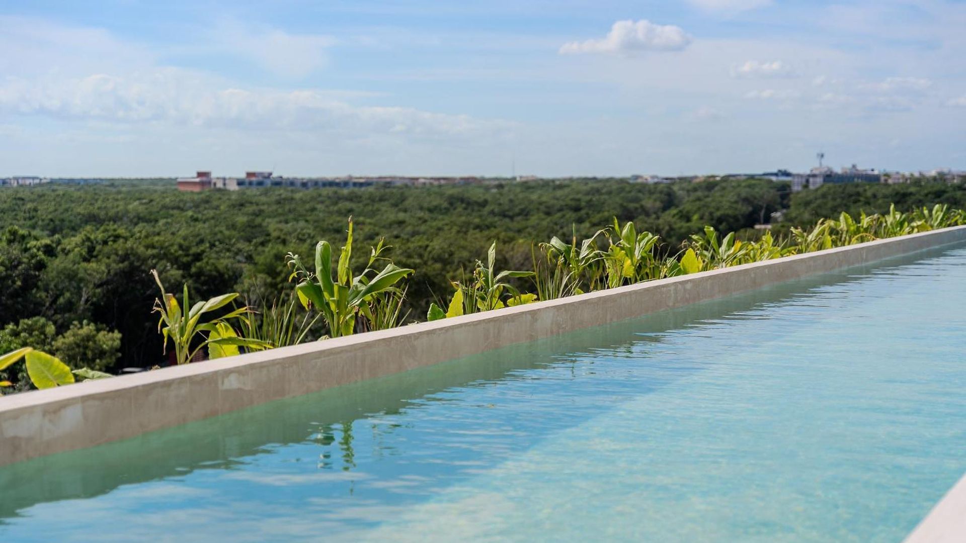 Tropical 2 Bedroom | Private Balcony & Rooftop | Casago Holiday home