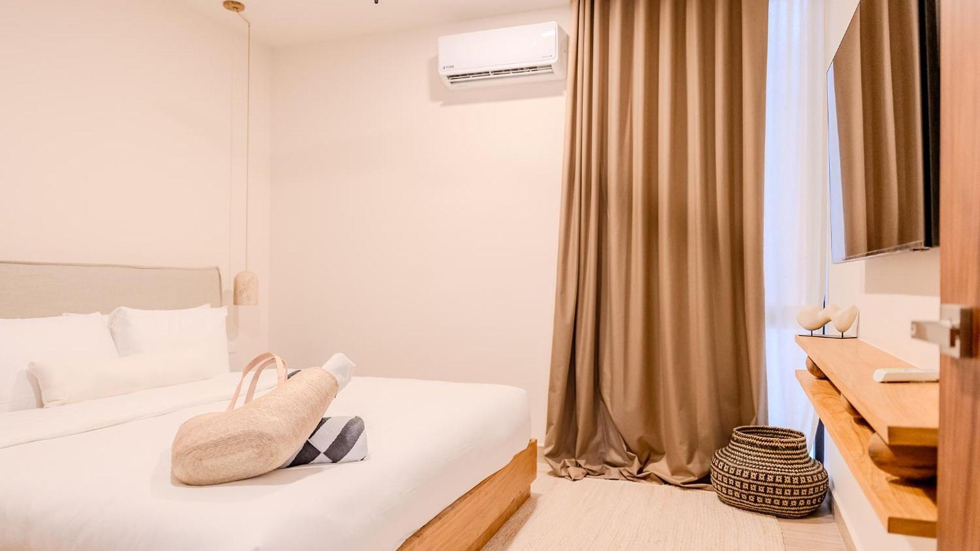 Holiday home Tropical 2 Bedroom | Private Balcony & Rooftop | Casago