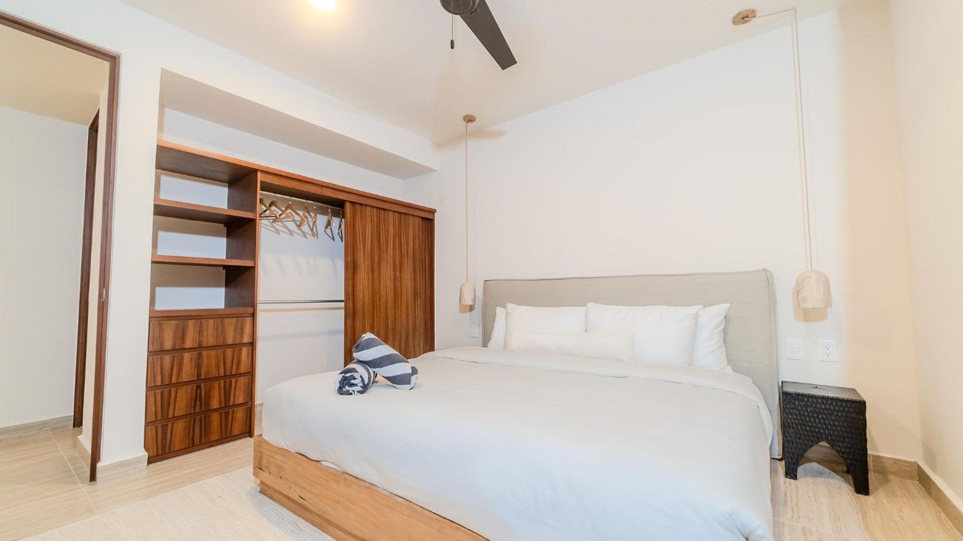 Holiday home Tropical 2 Bedroom | Private Balcony & Rooftop | Casago *