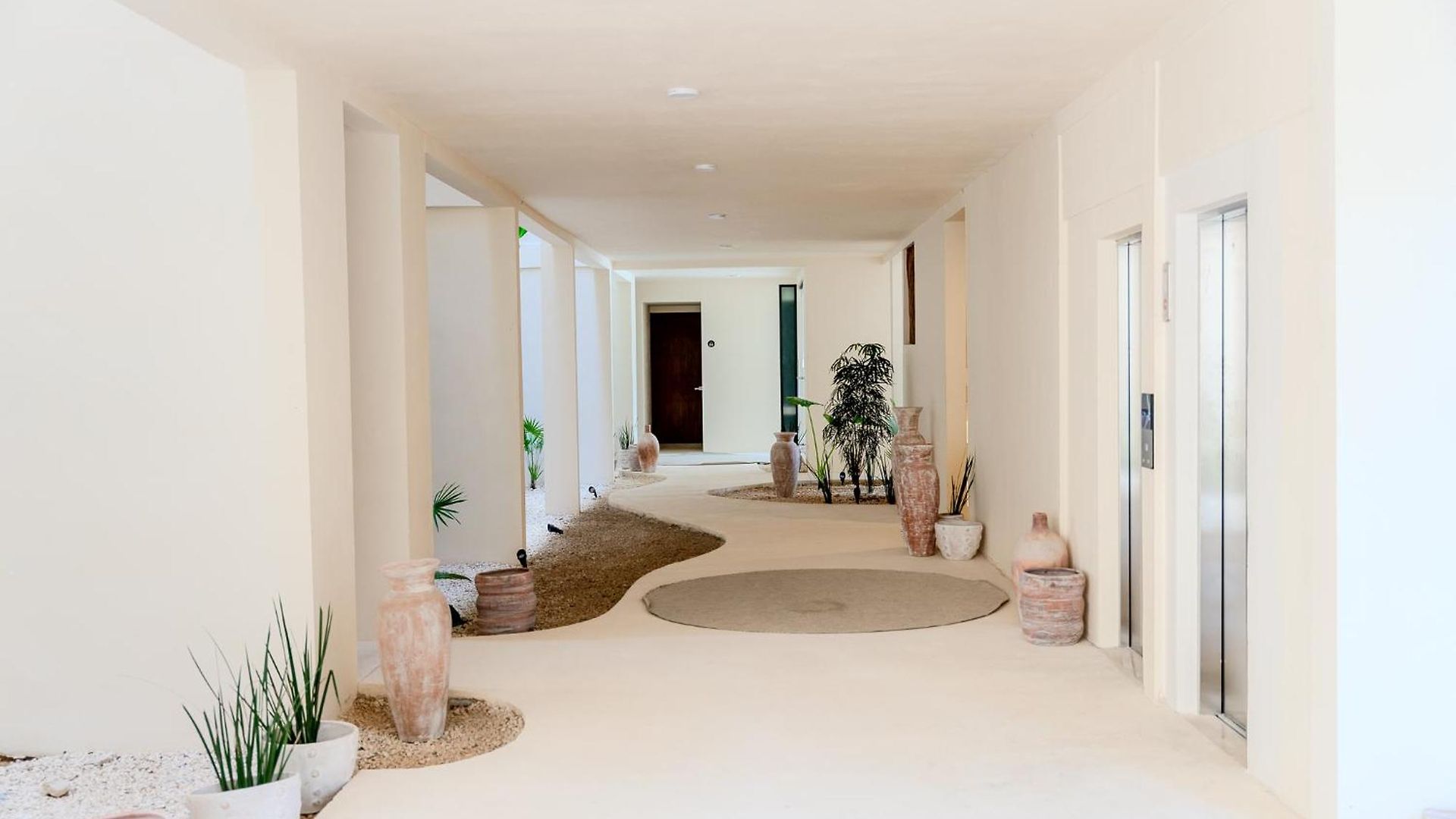 Tropical 2 Bedroom | Private Balcony & Rooftop | Casago Holiday home *