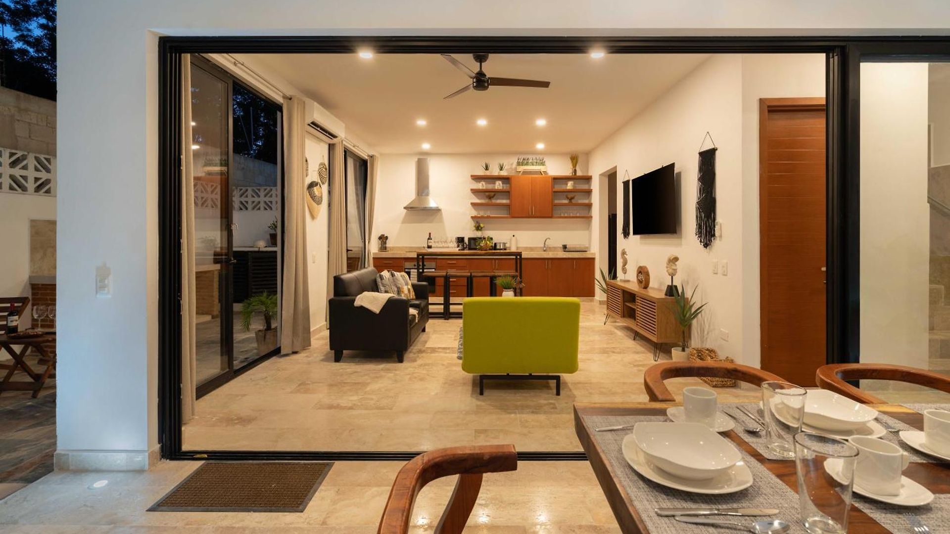 Casa Laura - - Private Townhome For 6 Guest - 3 Bedrooms - 5 Beds- Restaurant Walking Distance