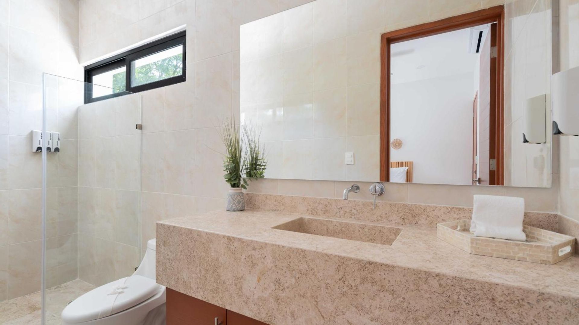 Casa Laura - - Private Townhome For 6 Guest - 3 Bedrooms - 5 Beds- Restaurant Walking Distance