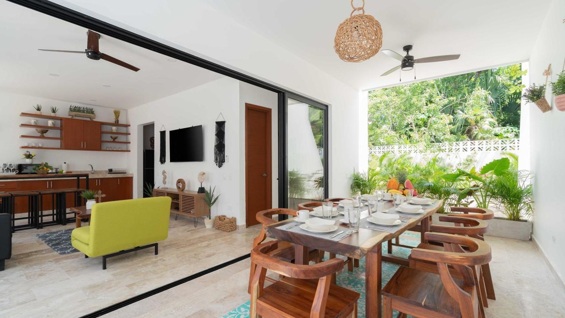 Casa Laura - - Private Townhome For 6 Guest - 3 Bedrooms - 5 Beds- Restaurant Walking Distance * Tulum