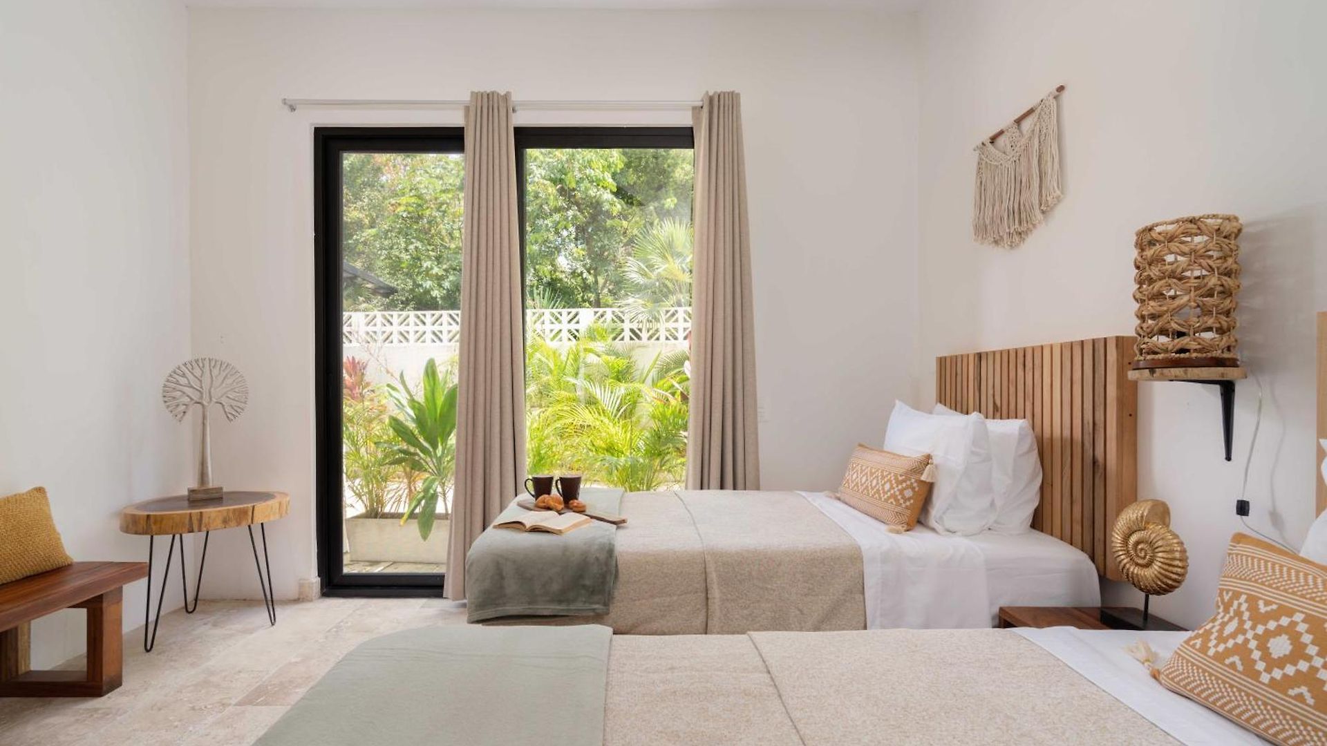 Casa Laura - - Private Townhome For 6 Guest - 3 Bedrooms - 5 Beds- Restaurant Walking Distance Tulum