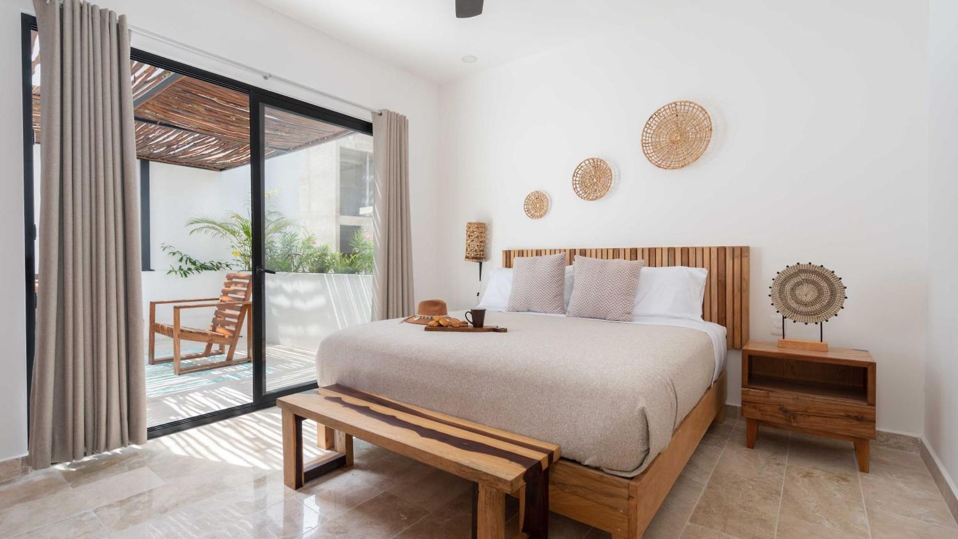 Casa Laura - - Private Townhome For 6 Guest - 3 Bedrooms - 5 Beds- Restaurant Walking Distance