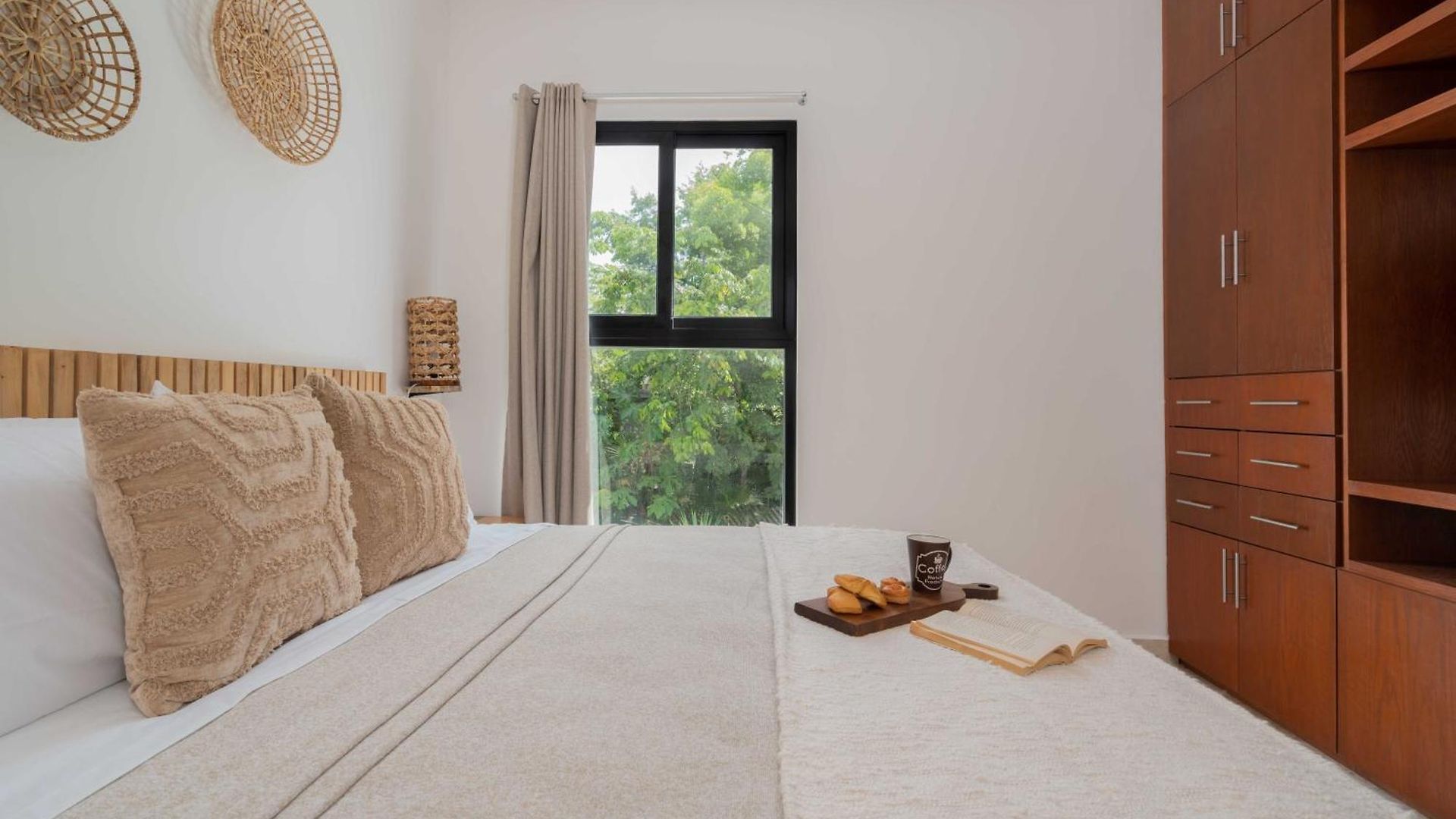 Casa Laura - - Private Townhome For 6 Guest - 3 Bedrooms - 5 Beds- Restaurant Walking Distance Apartamento