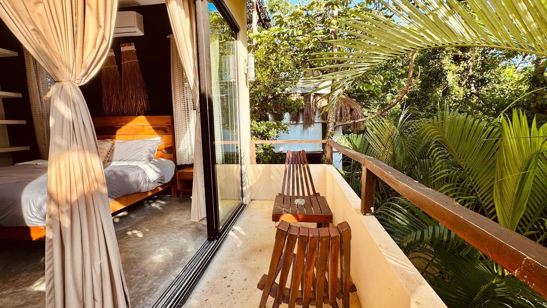 Starfit Boutique Beachclub, & Gym Included Hotel