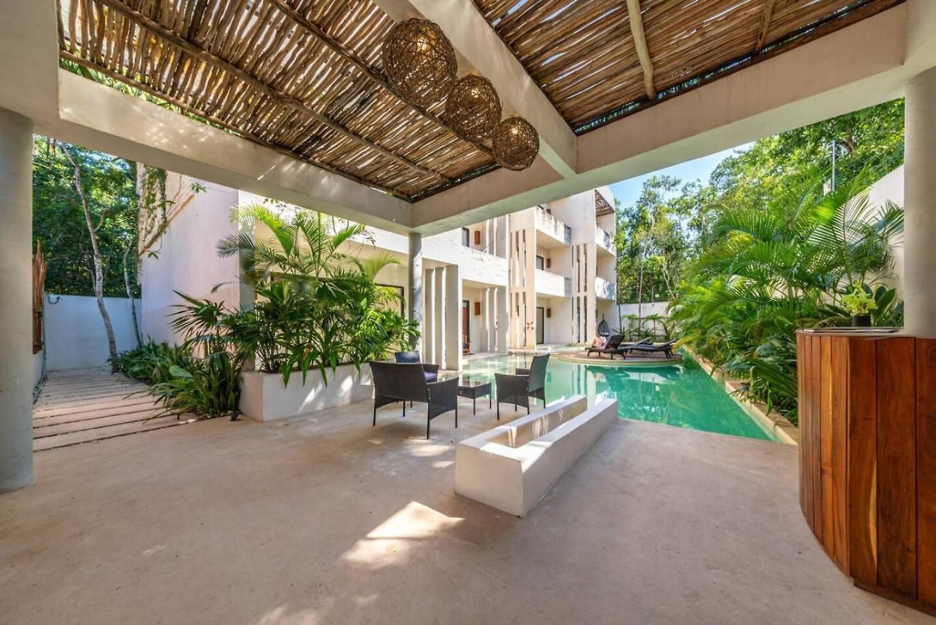 1 Bedroom With Rooftop Pool In Jungle At Paraiso Apartment