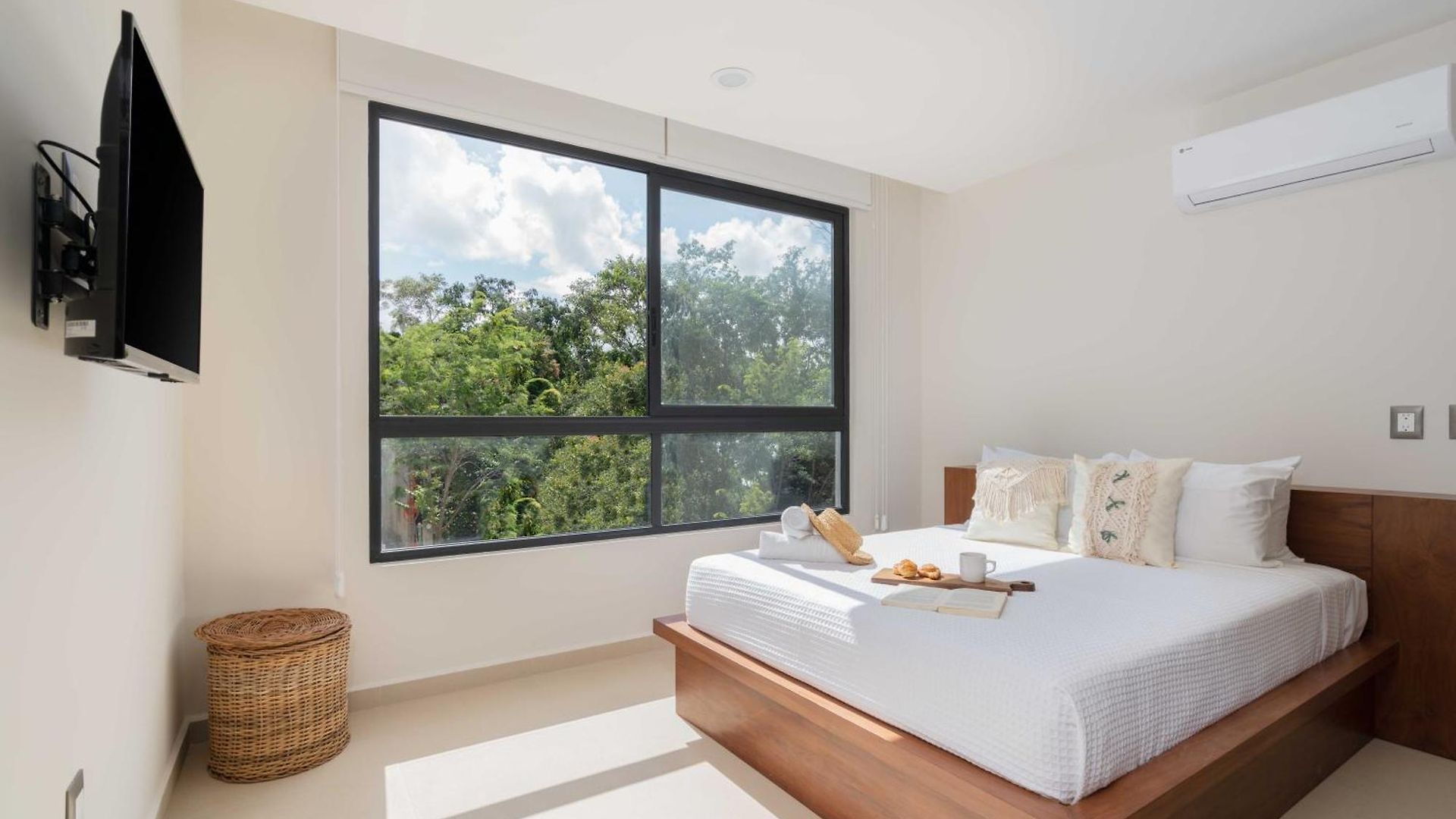 Phimai & Infinity Pool, Fast Wifi, Nespresso & Netflix Apartment Tulum