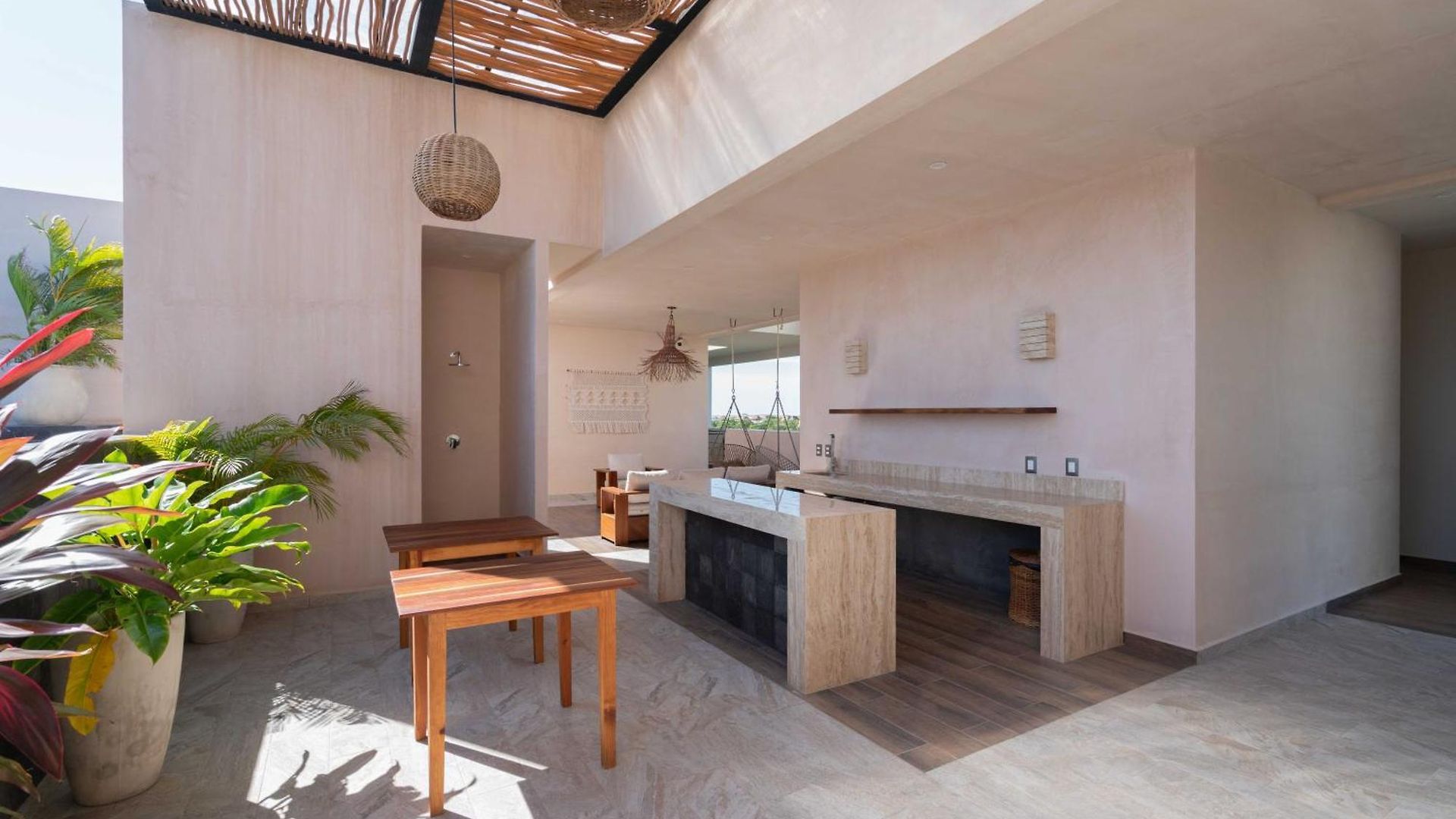 Phimai & Infinity Pool, Fast Wifi, Nespresso & Netflix Apartment *