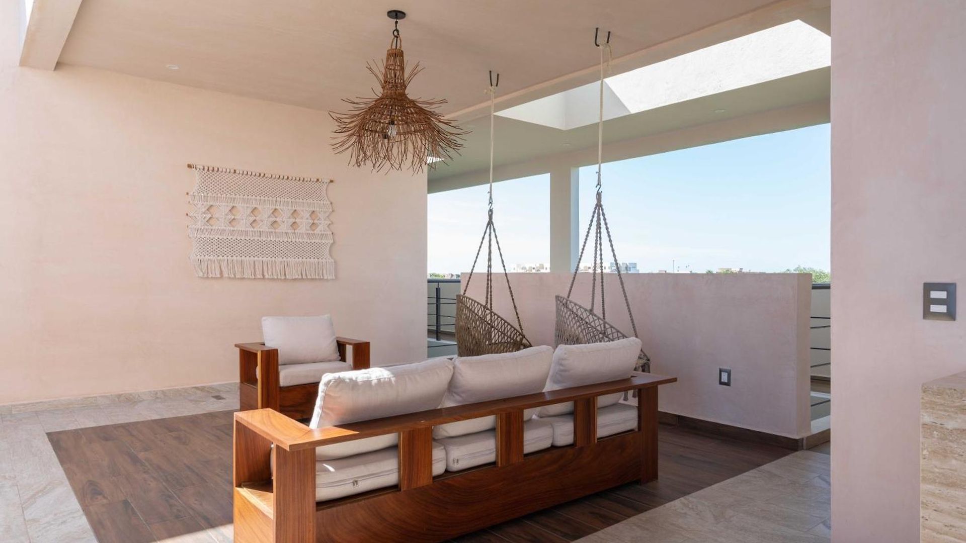 Phimai & Infinity Pool, Fast Wifi, Nespresso & Netflix Apartment *