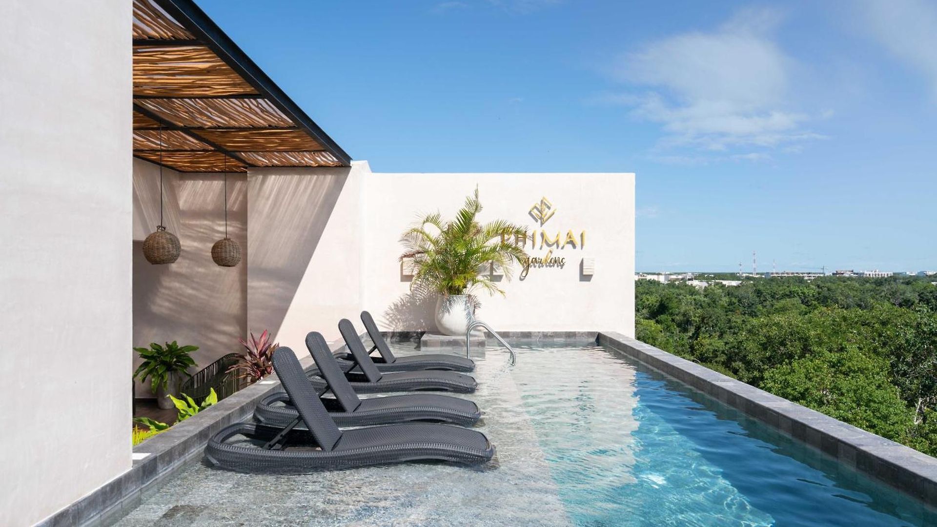 Phimai & Infinity Pool, Fast Wifi, Nespresso & Netflix
