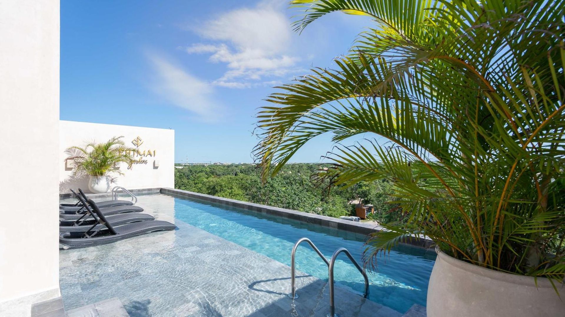 Apartment Phimai & Infinity Pool, Fast Wifi, Nespresso & Netflix *