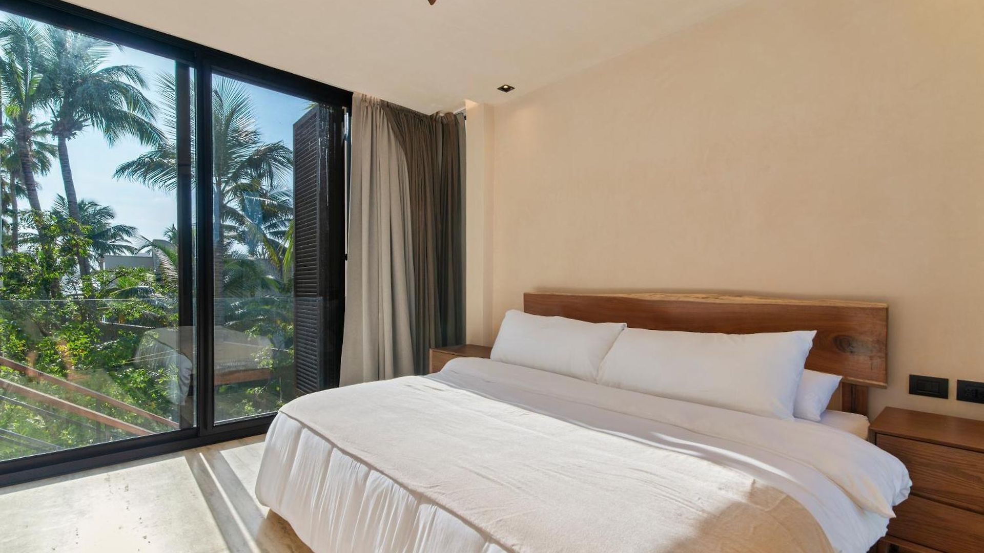 Front Luxury In *