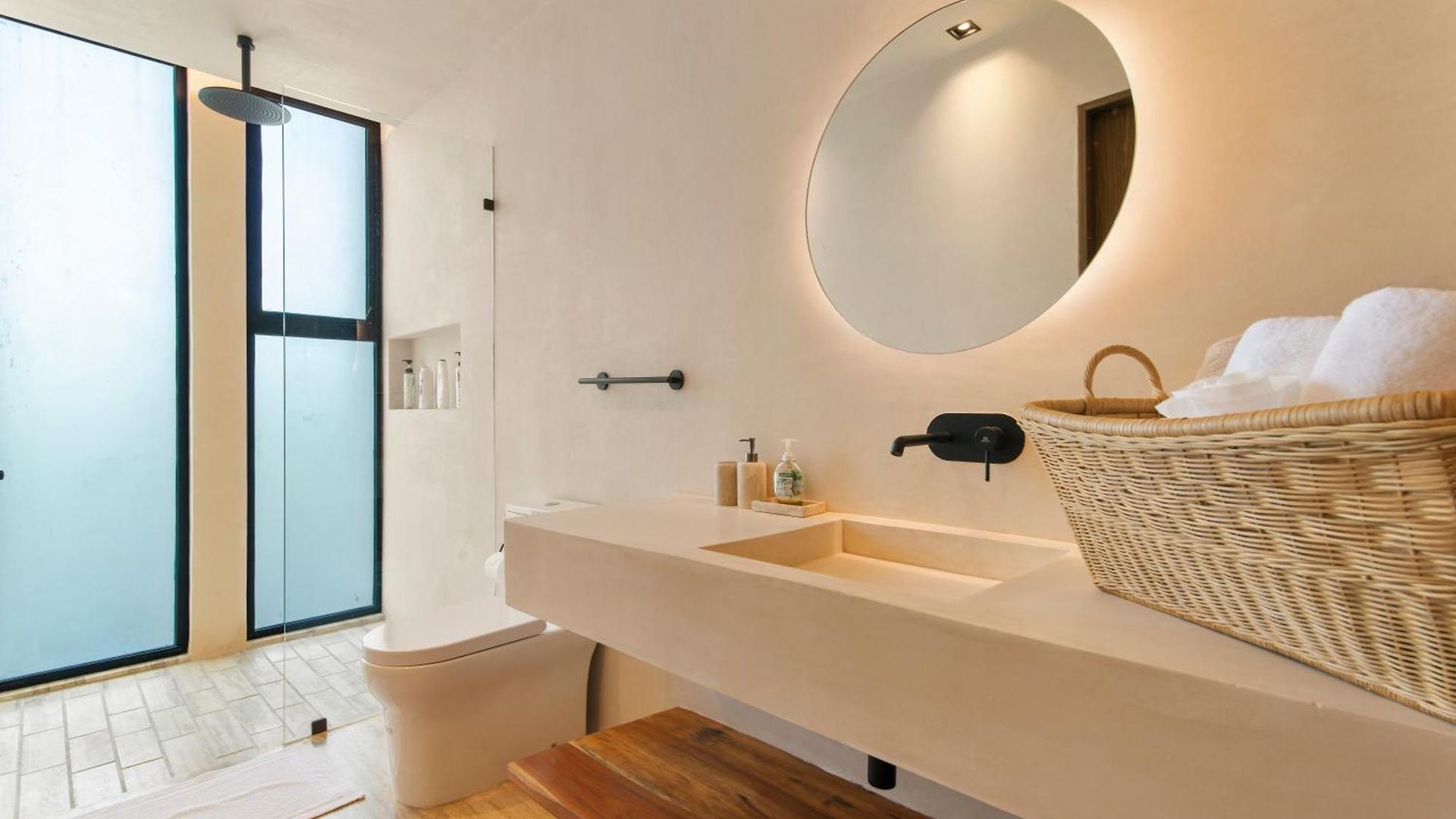 Front Luxury In