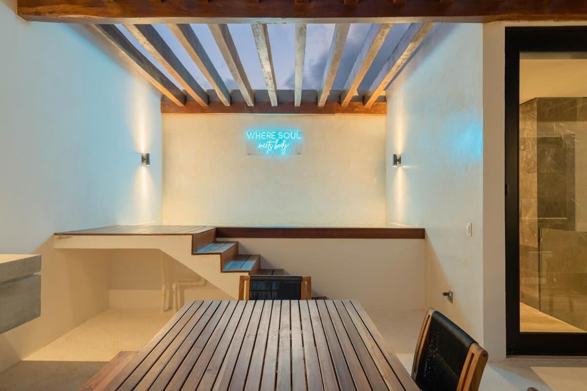 Exclusive 4br In Karanda With Pools And Paddle Villa