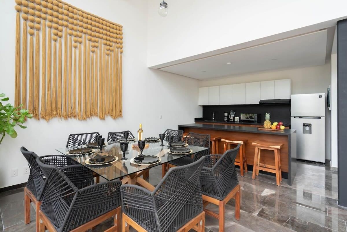 Exclusive 4br In Karanda With Pools And Paddle