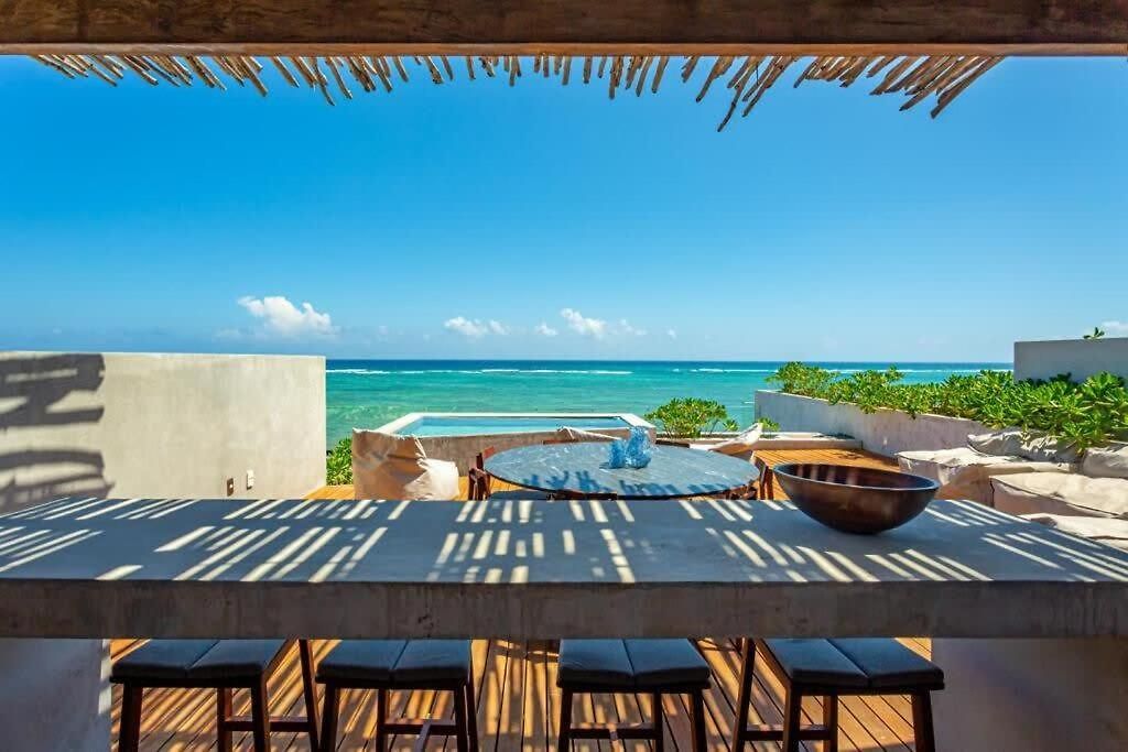 Beachfront 3br Escape With Rooftop Sea Tankah Bay *