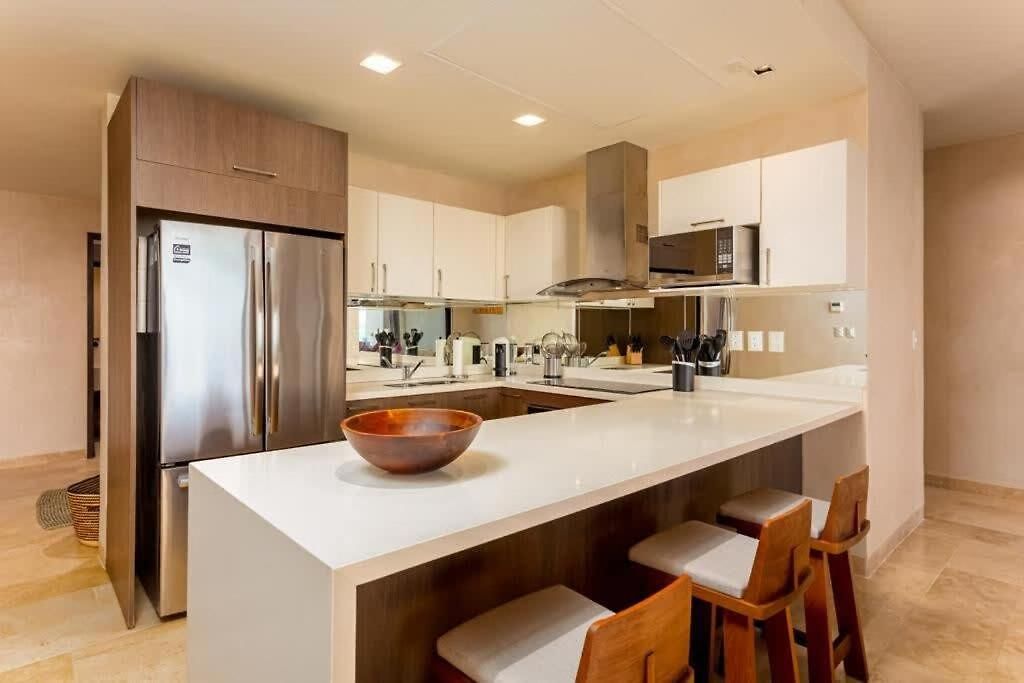 Beachfront 3br Escape With Rooftop Sea Tankah Bay Apartment