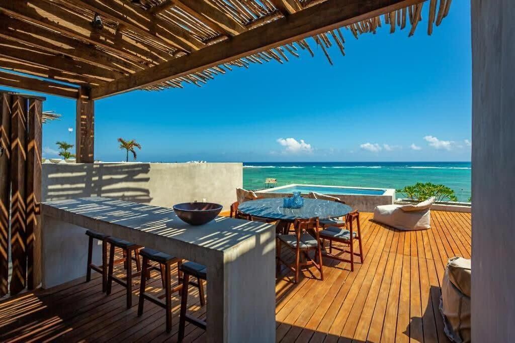 Beachfront 3br Escape With Rooftop Sea Tankah Bay Apartment *