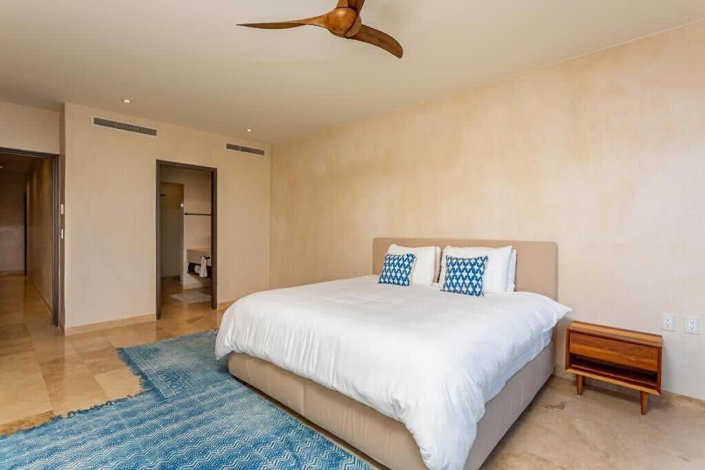 Beachfront 3br Escape With Rooftop Sea Tankah Bay Apartment *