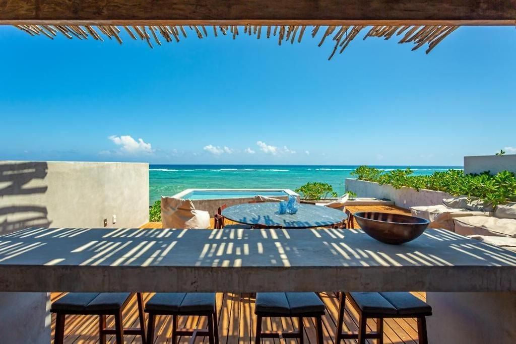 Beachfront 3br Escape With Rooftop Sea Tankah Bay *