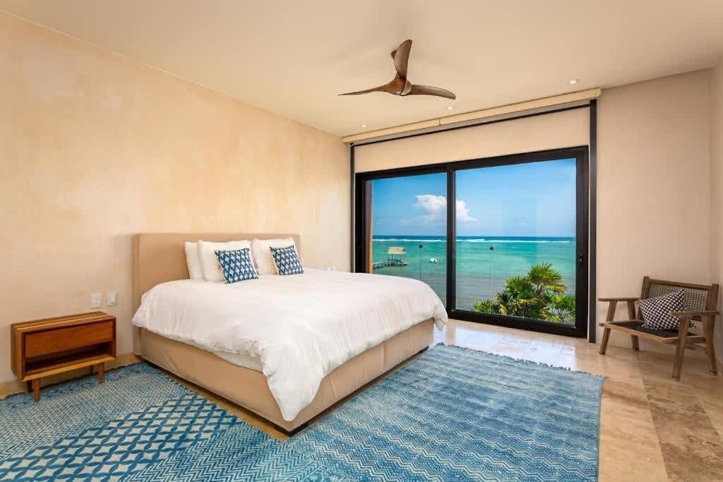 Beachfront 3br Escape With Rooftop Sea Tankah Bay Apartment *
