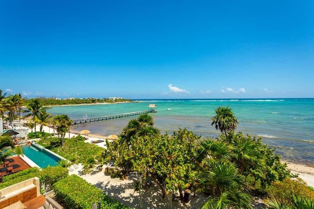 Beachfront 3br Escape With Rooftop Sea Tankah Bay *