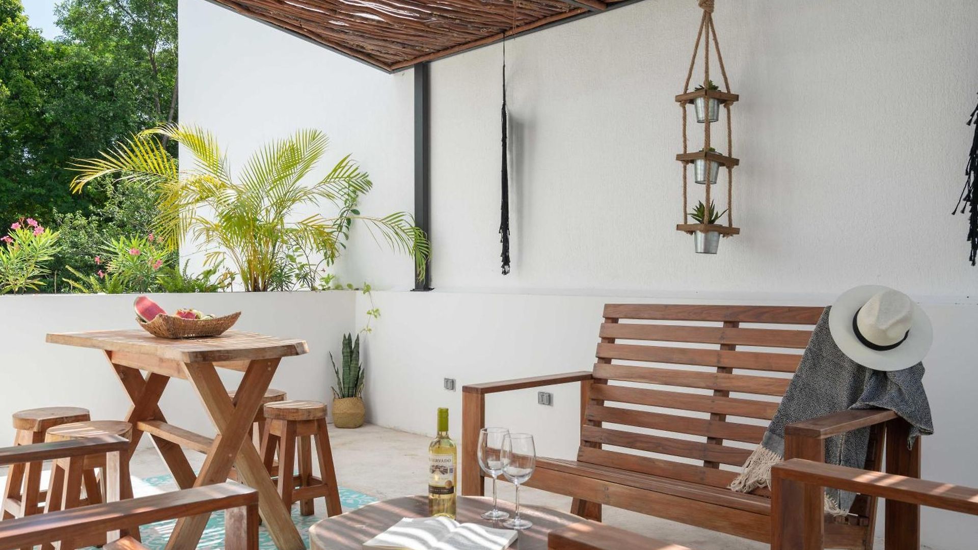 Casa Laura - - Private Townhome For 6 Guest - 3 Bedrooms - 5 Beds- Restaurant Walking Distance *