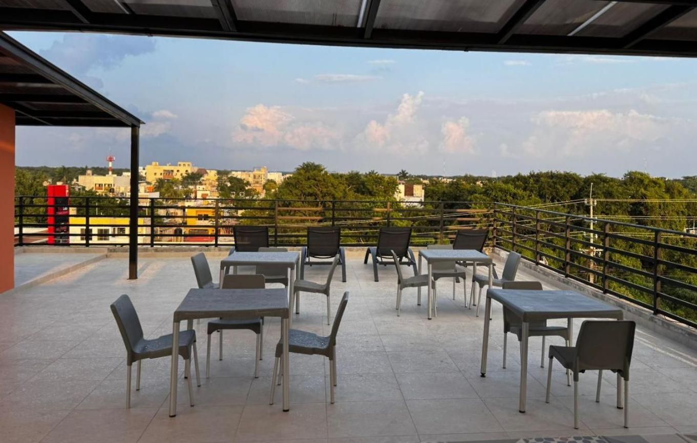 Del Jaguar Hotel *