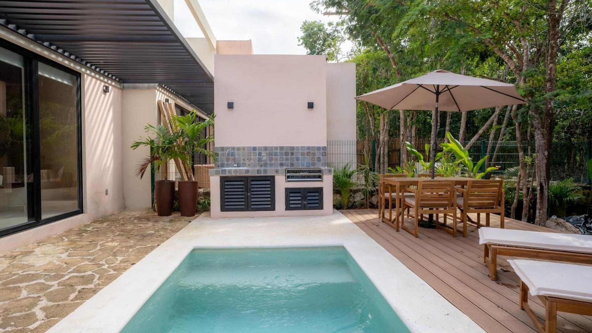 Holiday home The Hibiscus House