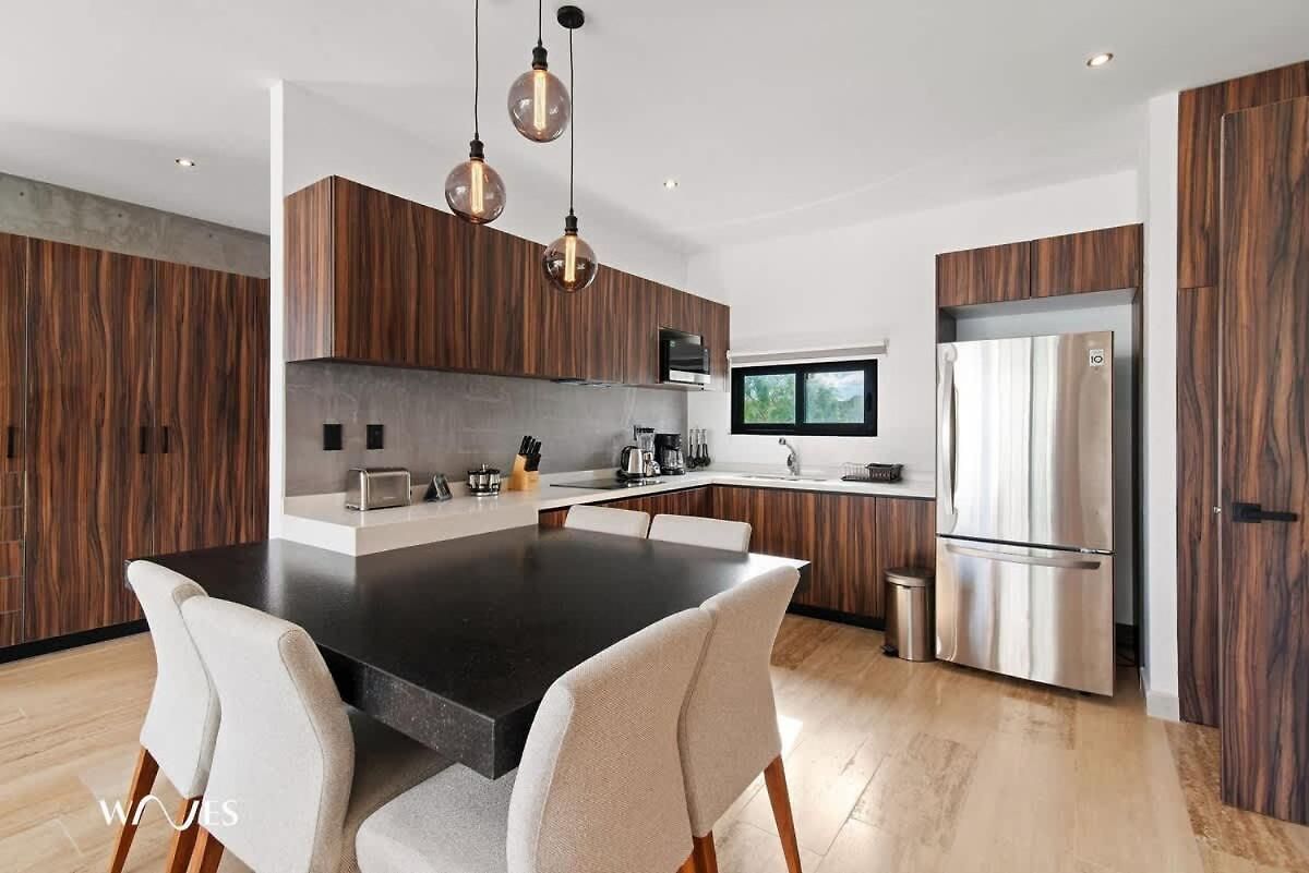 2 Bedroom With Spacious Loft Close From Zone *