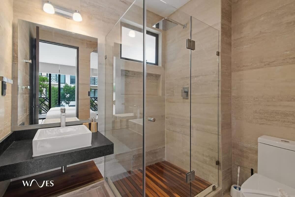 2 Bedroom With Spacious Loft Close From Zone *