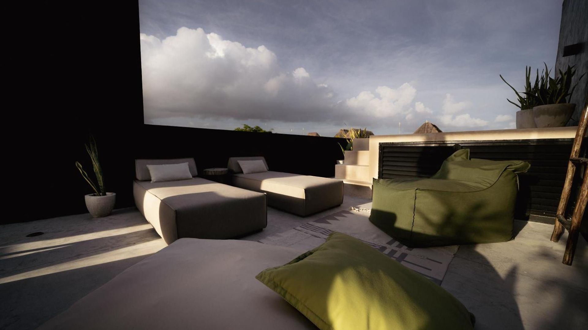 Villa Design Luxury Duo Villas, 24 Pax, 5 Pools & 2 Rooftops, Bbq, Near