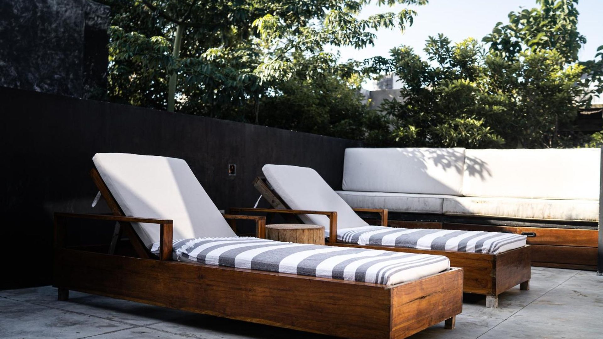 Villa Design Luxury Duo Villas, 24 Pax, 5 Pools & 2 Rooftops, Bbq, Near