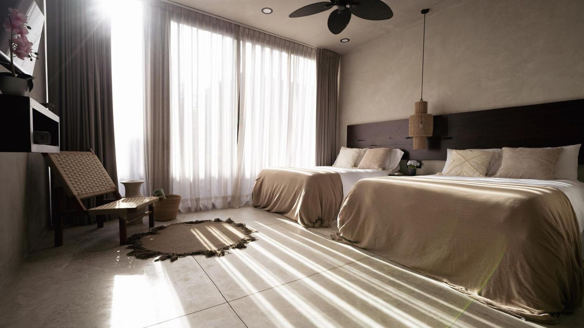 Design Luxury Duo Villas, 24 Pax, 5 Pools & 2 Rooftops, Bbq, Near Villa
