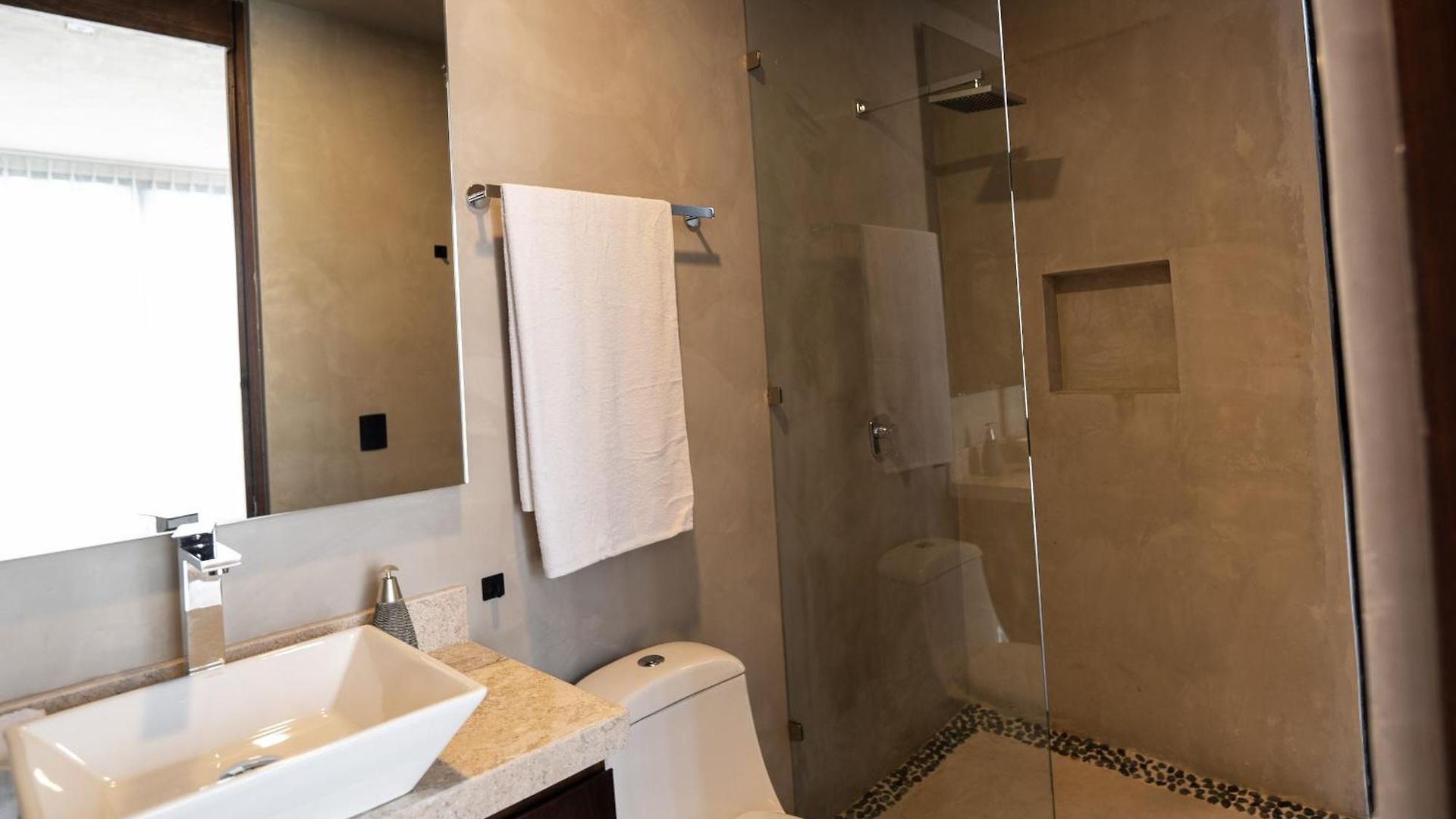 Design Luxury 12br Trio Villas, 6 Private Pools & 3 Rooftops, 32 Pax, Near