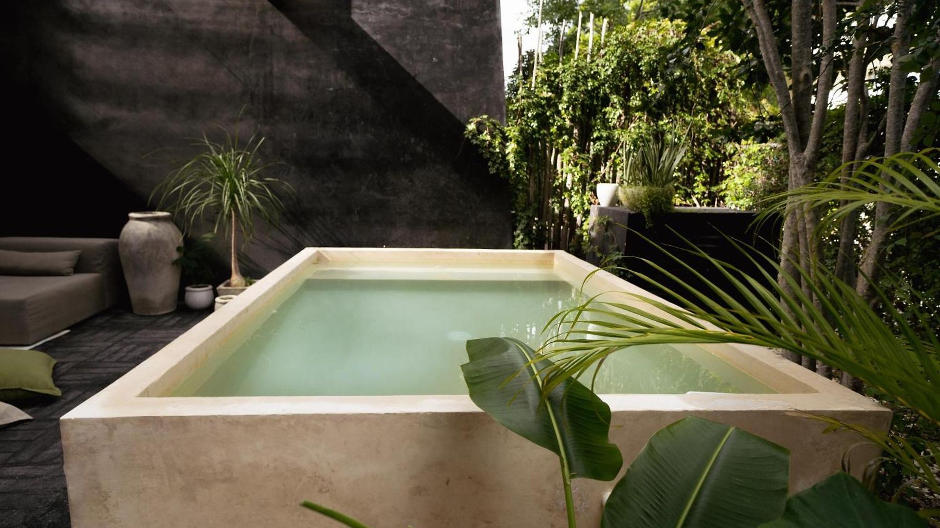Villa Design Luxury 12br Trio Villas, 6 Private Pools & 3 Rooftops, 32 Pax, Near