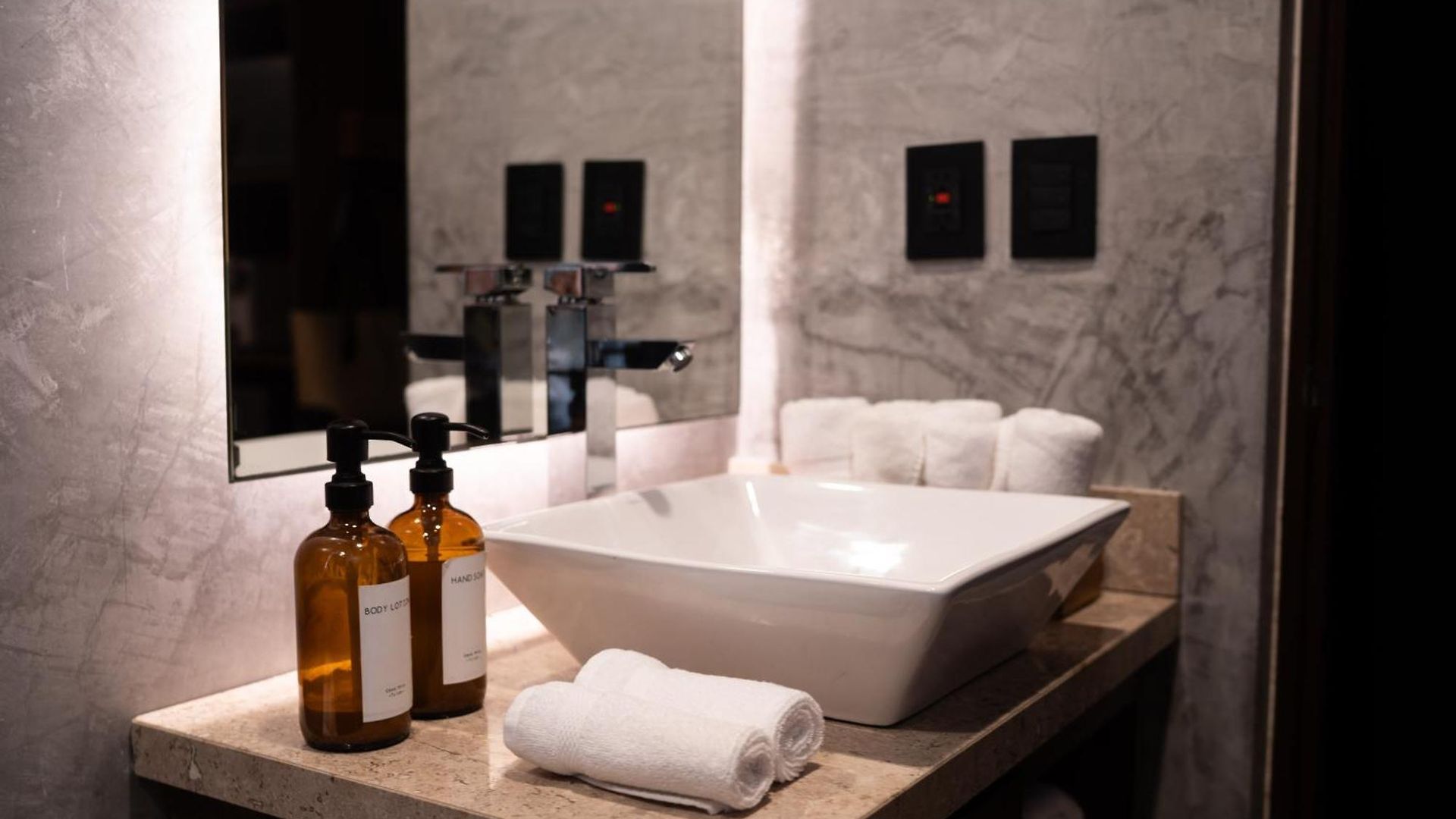 Design Luxury 12br Trio Villas, 6 Private Pools & 3 Rooftops, 32 Pax, Near *